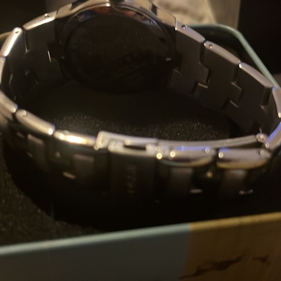 Men’s Authentic Fossil Watch - Picture 2 of 4